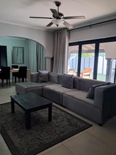 Adam's Inn place - Hartbeespoort - 7