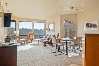 Hot-Tub - Picturesque 2 BDR in Resort - Bend - 8