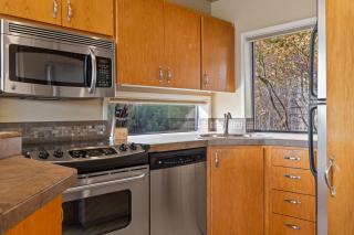 Hot-Tub - Picturesque 2 BDR in Resort - Bend - 6