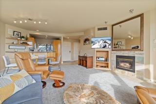 Hot-Tub - Picturesque 2 BDR in Resort - Bend - 3