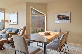 Hot-Tub - Picturesque 2 BDR in Resort - Bend - 1