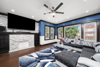 Gorgeous 5 BR Gem with Games - Chicago - 7