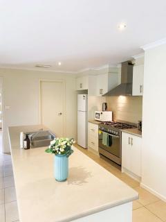 Point Cook Gem 5BR Family Home walk to shops and parks - Point Cook - 6