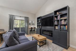 Updated Sunriver Retreat - AC in Every Room - Walk to SHARC and Village - Family and Dog Friendly - Sunriver - 0