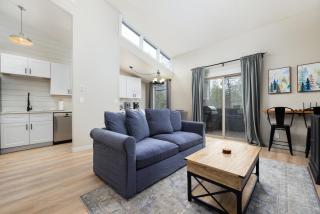 Updated Sunriver Retreat - AC in Every Room - Walk to SHARC and Village - Family and Dog Friendly - Sunriver - 1