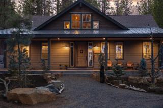 Three Pine Cabin - Charming Family Stay Hot Tub - Bend - 0