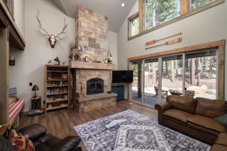 Three Pine Cabin - Charming Family Stay Hot Tub - Bend - 9