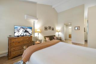 Ideal for Solo or Couples - Ski Trip Haven - 1Bed - Bend - 8