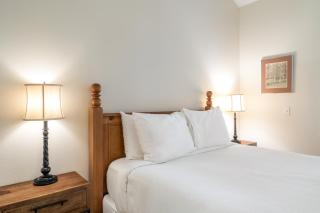 Ideal for Solo or Couples - Ski Trip Haven - 1Bed - Bend - 3