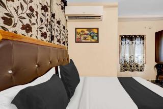 Collection O Adarsh Nagar Near Kavya Hospital - Visakhapatnam - 1