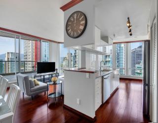 Luxury Designer Apartment In The Heart Of Downtown - Vancouver - 9