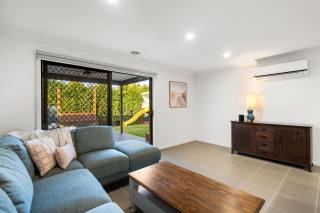 Family-Friendly 4BR Mount Duneed Manor - Mount Duneed - 1