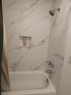 Cool and Affordable Apartment - Galesburg - 6