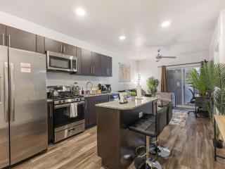 Central SLC Apartment King Bed Gym Smart TV - Salt Lake City - 4