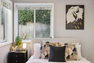 Wattlebird Cottage - Chic Comfort near Mount Taylor - Kambah - 8