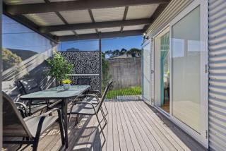 Wattlebird Cottage - Chic Comfort near Mount Taylor - Kambah - 6