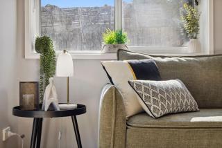Wattlebird Cottage - Chic Comfort near Mount Taylor - Kambah - 5