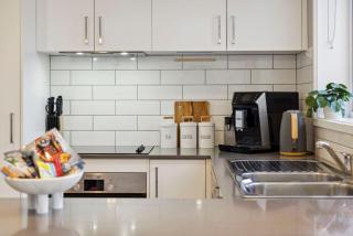 Wattlebird Cottage - Chic Comfort near Mount Taylor - Kambah - 3