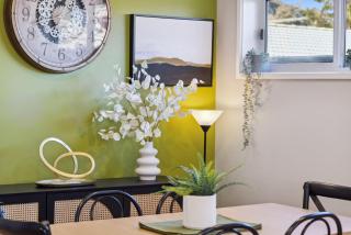 Wattlebird Cottage - Chic Comfort near Mount Taylor - Kambah - 1