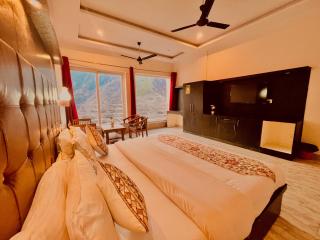 Sitara Scenic Mountain View Hotel & Resort, Mussoorie - luxury Rooms with open Rooftop Cafe - Masuri - 6
