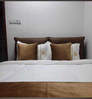 Crown Euro Inn Hotel and Resort - 3