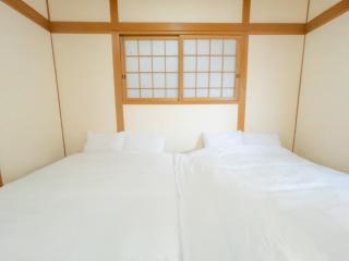 無料レンタサイクル -Guest House 団- 最大16名,難波まで2駅5分,USJまで好アクセスの3階建て - 1