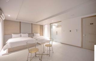 ZZAM Hotel - - 9