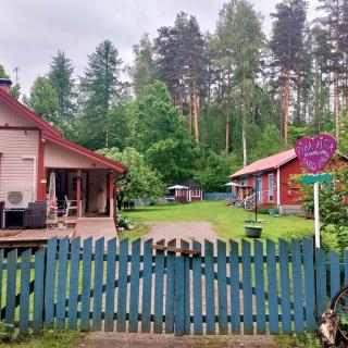 Piha-aitta taajamassa - Parikkala - 6