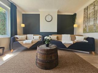 Perfect for Contractors, Tradespeople, pvt parking - Bristol - 0