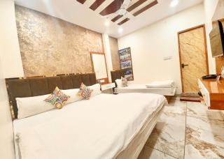 Near Mahakaleshwar jyotilinga Temple Hotel M-I !Ujjain,Near Railway station -Fully Air conditioned Rooms And Spacious, with Wifi And Parking- Air Conditioned hotel - A Top Rated Hotel - Ujjain - 8