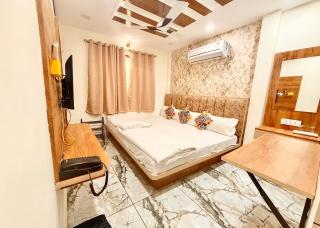Near Mahakaleshwar jyotilinga Temple Hotel M-I !Ujjain,Near Railway station -Fully Air conditioned Rooms And Spacious, with Wifi And Parking- Air Conditioned hotel - A Top Rated Hotel - Ujjain - 0