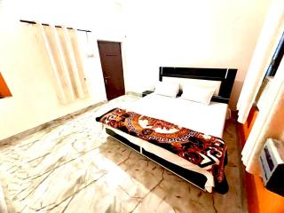 AYODHYA HOTEL RATHORE ! PAYING NEAR SHREE RAM JANAM BHOOMI - Offers Best Budget Air Conditioned Rooms # Wifi# Parking & Excellent Customer Service - Best Hotel At Prime Location - Ayodhya - 5