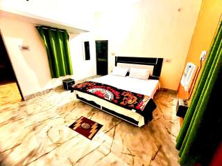 AYODHYA HOTEL RATHORE ! PAYING NEAR SHREE RAM JANAM BHOOMI - Offers Best Budget Air Conditioned Rooms # Wifi# Parking & Excellent Customer Service - Best Hotel At Prime Location - Ayodhya - 9