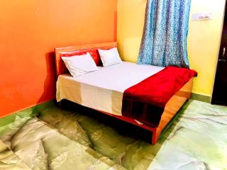 AYODHYA HOTEL RATHORE ! PAYING NEAR SHREE RAM JANAM BHOOMI - Offers Best Budget Air Conditioned Rooms # Wifi# Parking & Excellent Customer Service - Best Hotel At Prime Location - Ayodhya - 3