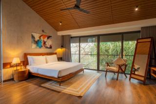 Stylish 3 BHK Getaway with Private Pool, Jacuzzi & Rooftop Views - Calangute - 8
