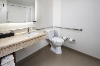 Comfort Suites Outlet Center - 2