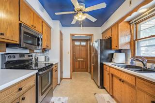 Luxury 8 guest, King Bed, garage - Milwaukee - 8