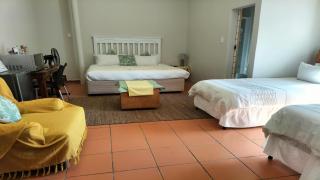 Park Living Guesthouse - Bloemfontein - 2