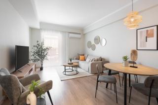 Classic Apartment in Piraeus, walk to Zeas Marina - Piraeus - 0
