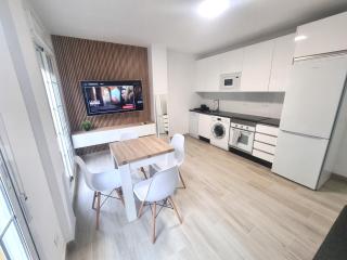 Aljaima II City Center and Beach Apartment - 9
