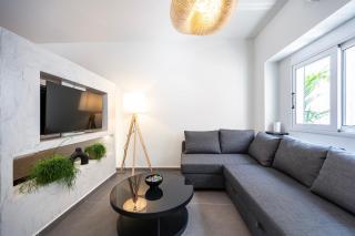 Aram's Port House - 8