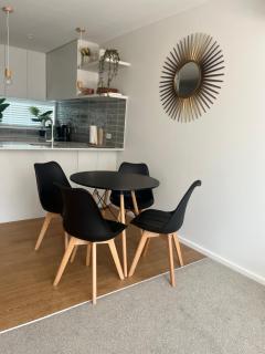 Luxury And Serene 2 Bed Near CBD With Parking - Christchurch - 7