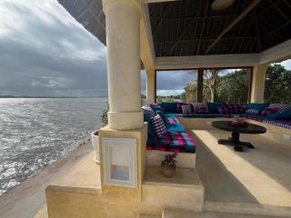 Stunning Manda Beachfront 6-bed Villa with Pool - Shela - 9
