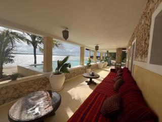 Stunning Manda Beachfront 6-bed Villa with Pool - 4