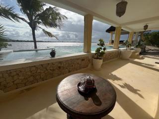 Stunning Manda Beachfront 6-bed Villa with Pool - 3