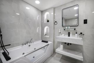 Chic 2BR Steps to JBR Beach - 2