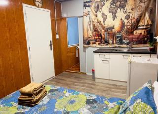 Ensuite Container Stay for 2 - Auckland - 5