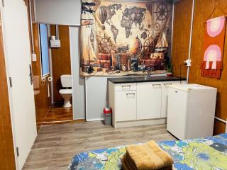 Ensuite Container Stay for 2 - Auckland - 4