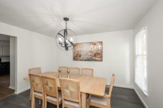 Lark Meadow Retreat Sleeps 10 - Mason - 1
