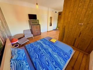 City Escape - Comfortable City Stays with Free Parking On Premises - 3